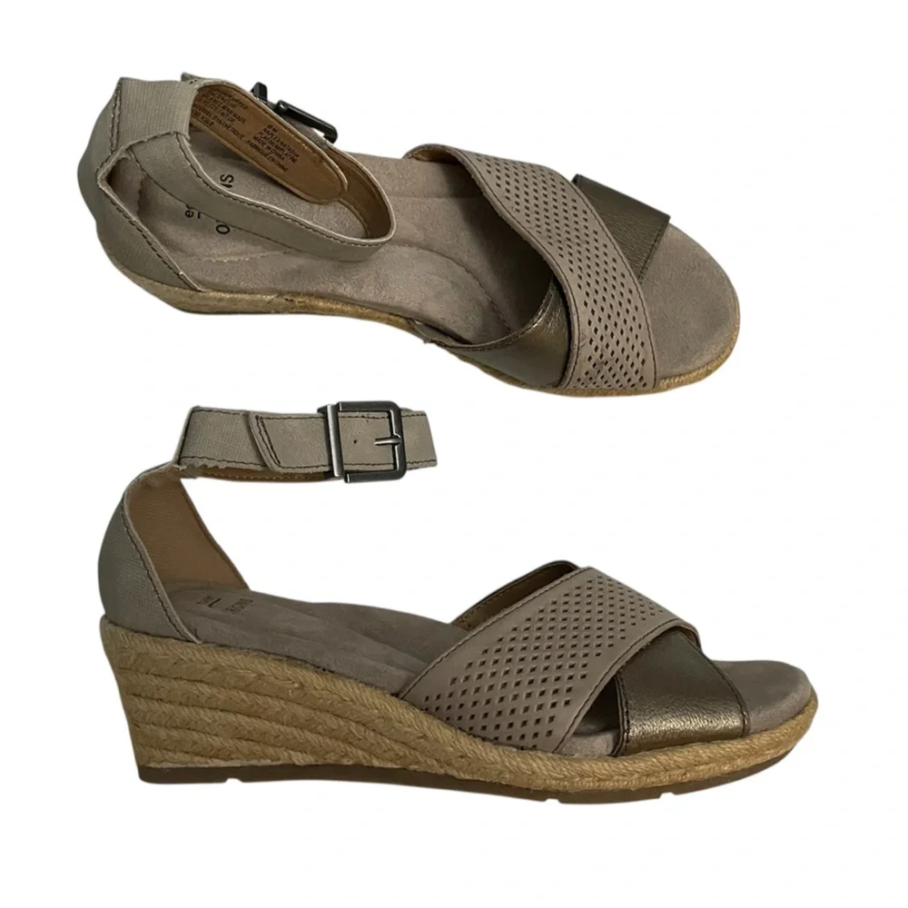 Earth Origins Natasha Wedge Heel Leather Platinum SIZE 8 - Picture 3 of 12